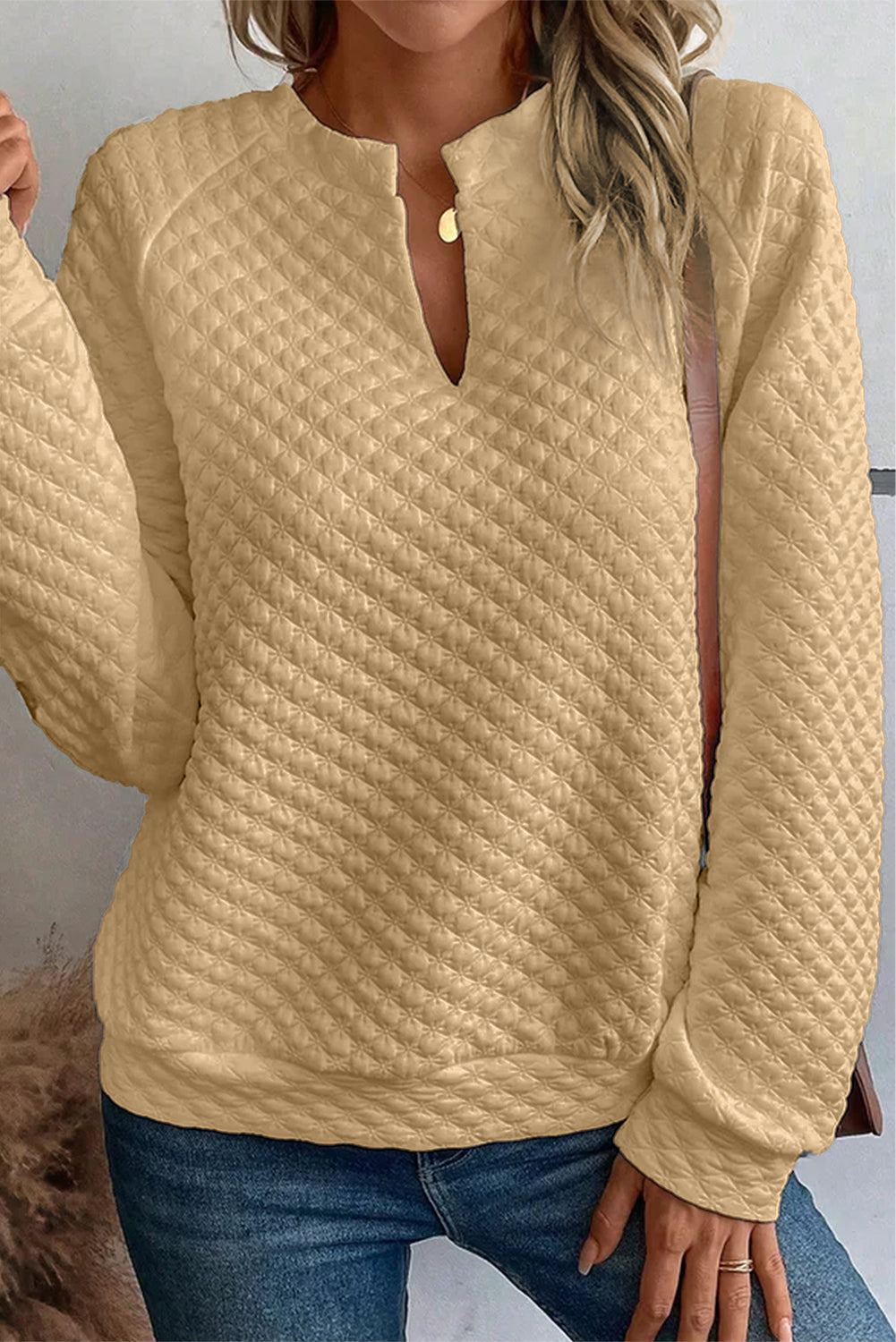 White Quilted V-Neck Solid Color Long Sleeve Top